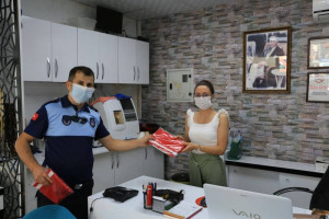 Esnafımıza Ay-Yıldızlı Bayrağımızı Dağıttık